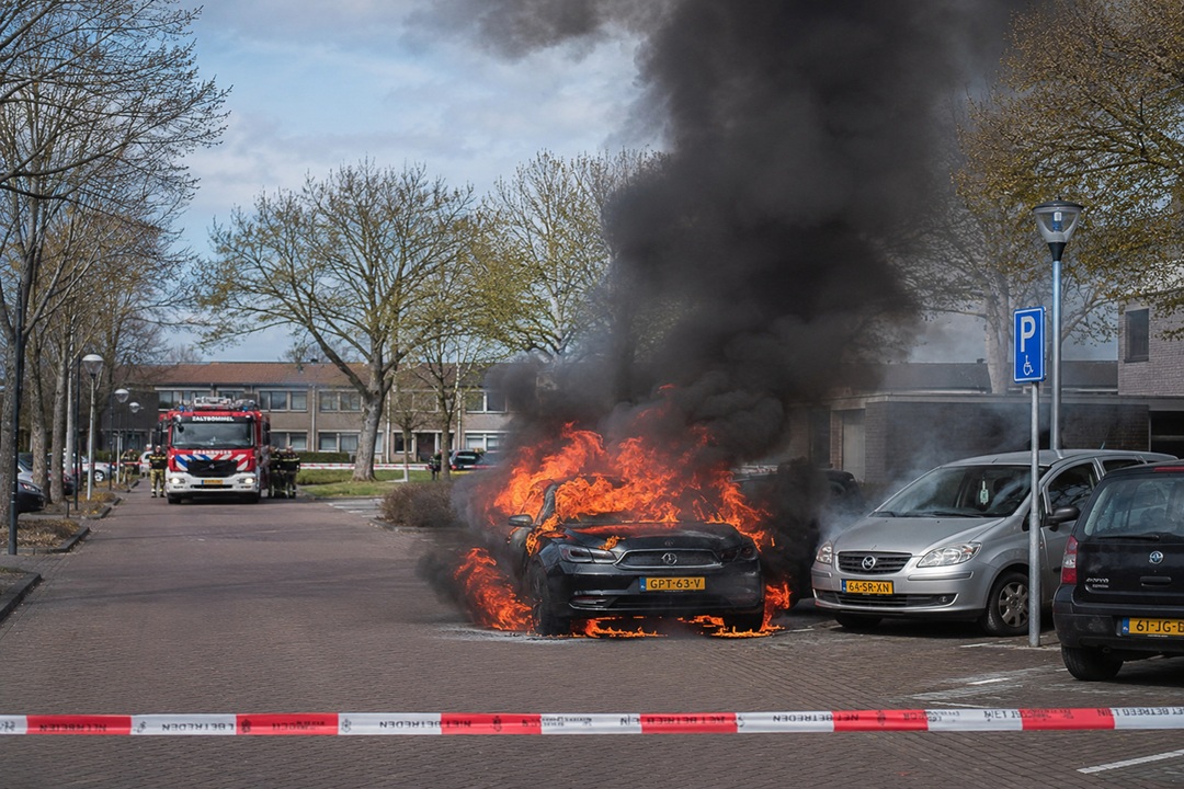 Opnieuw autobrand in Zaltbommel